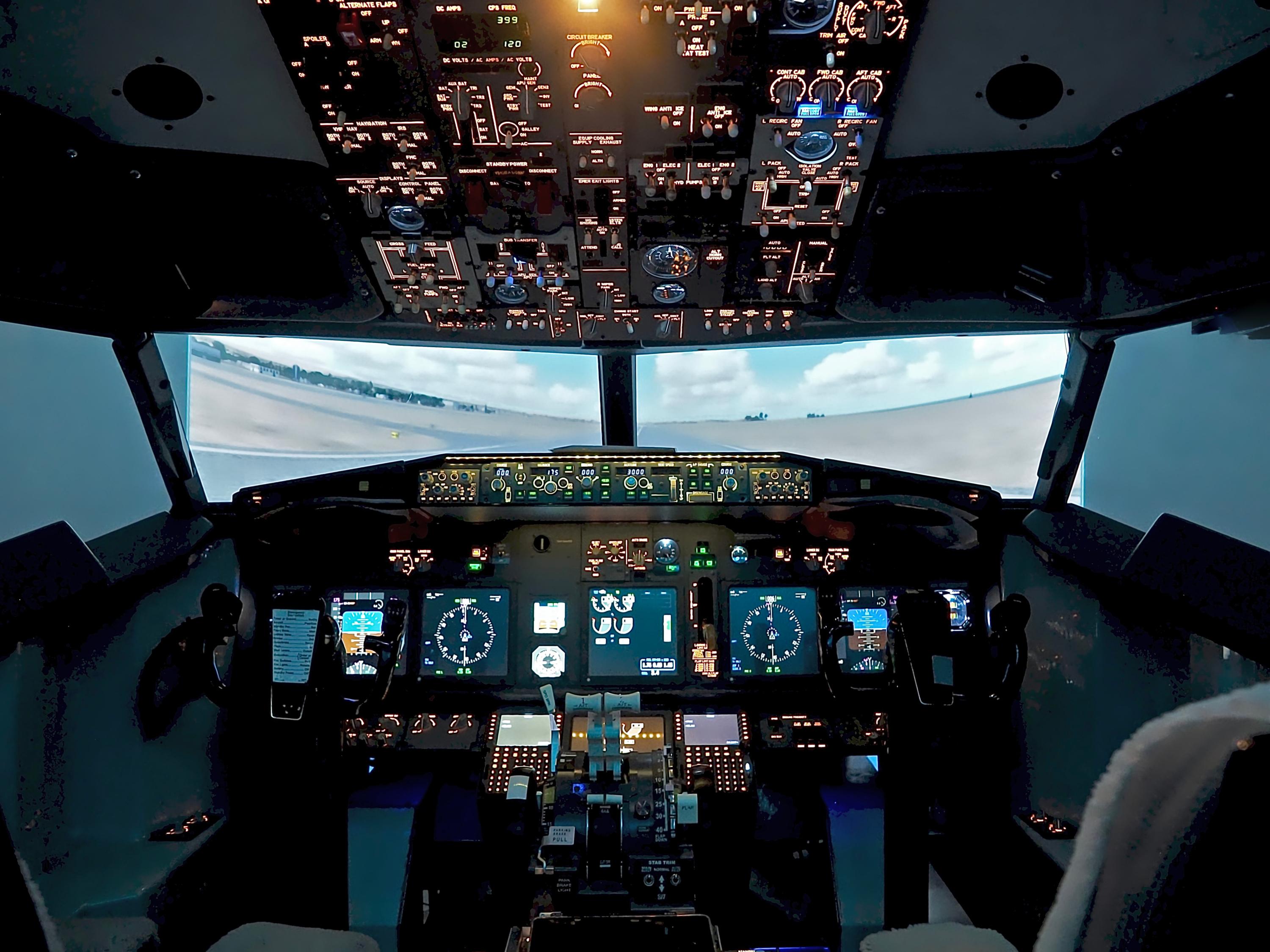 Pilote automatique, commandes perturbées, perte d’altitude : comment un avion peut-il plonger aussi brutalement ?