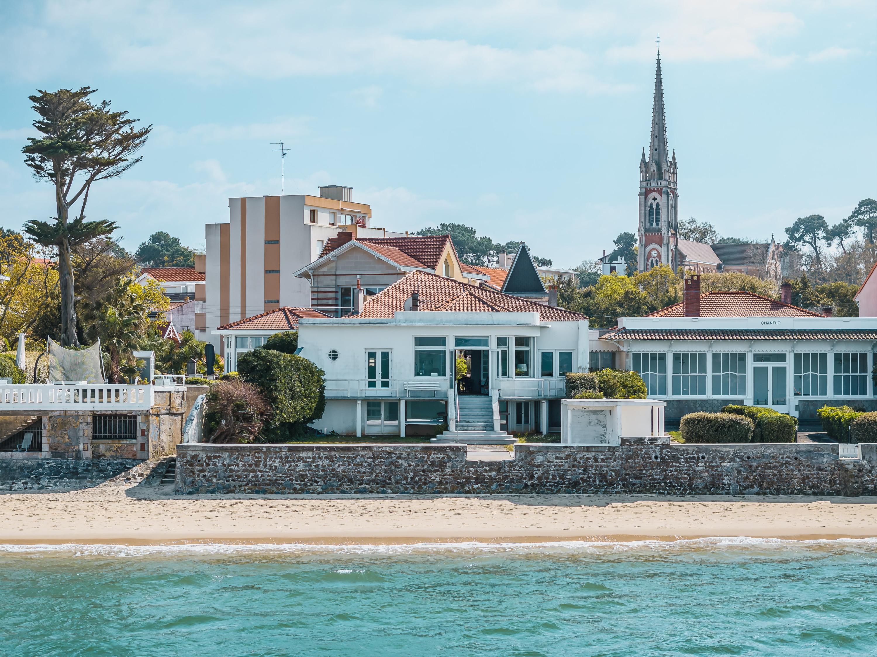 «L’acheteuse a été sensible à l’histoire spirituelle du lieu» : une propriétaire a jeté son dévolu sur une villa grâce à un ancien habitant illustre