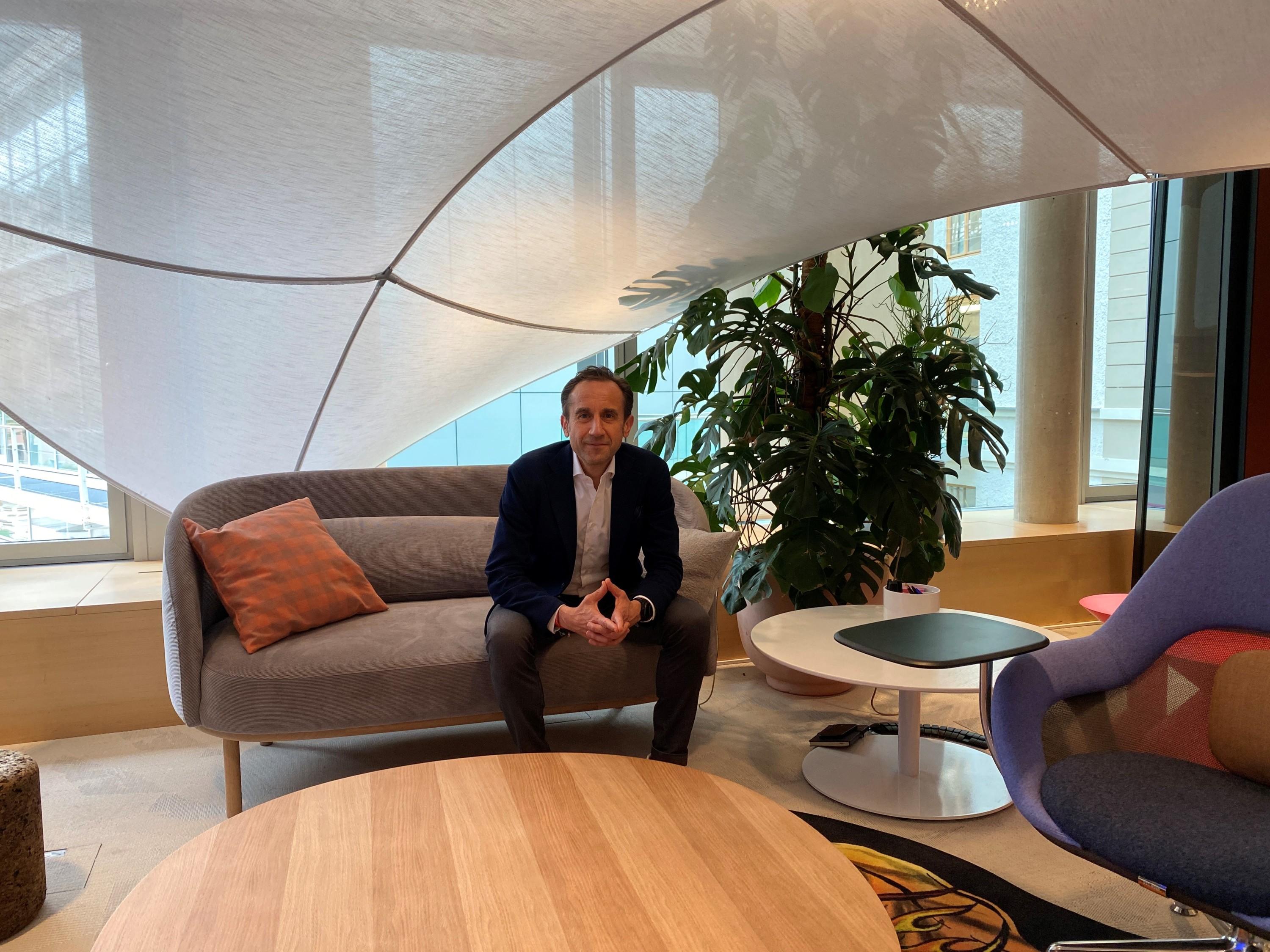 Alessandro Centrone, dans le siège européen de Steelcase.