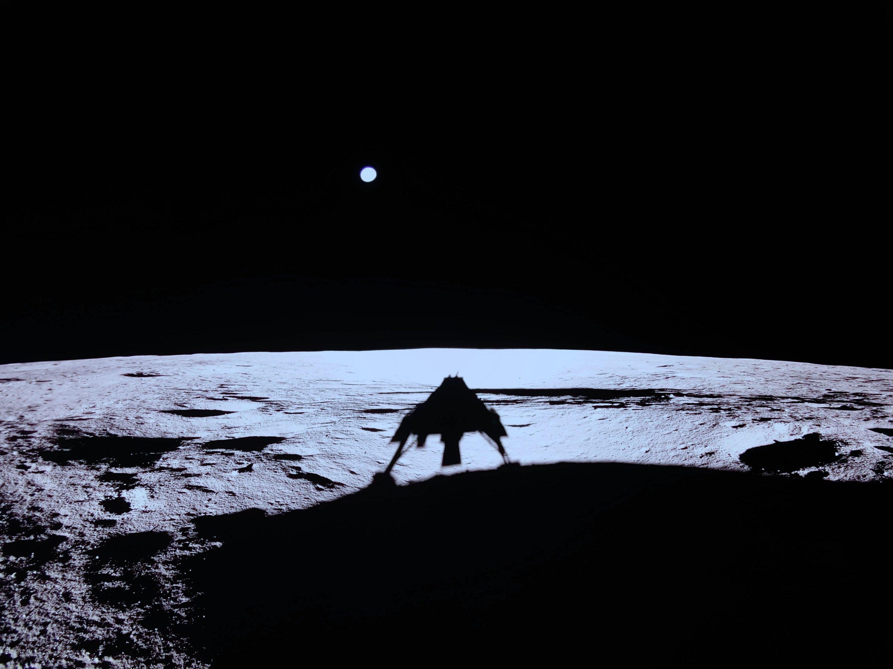 Au clair de la Terre : l’image magnifique du robot «Blue Ghost» qui s’est posé sur la Lune dimanche