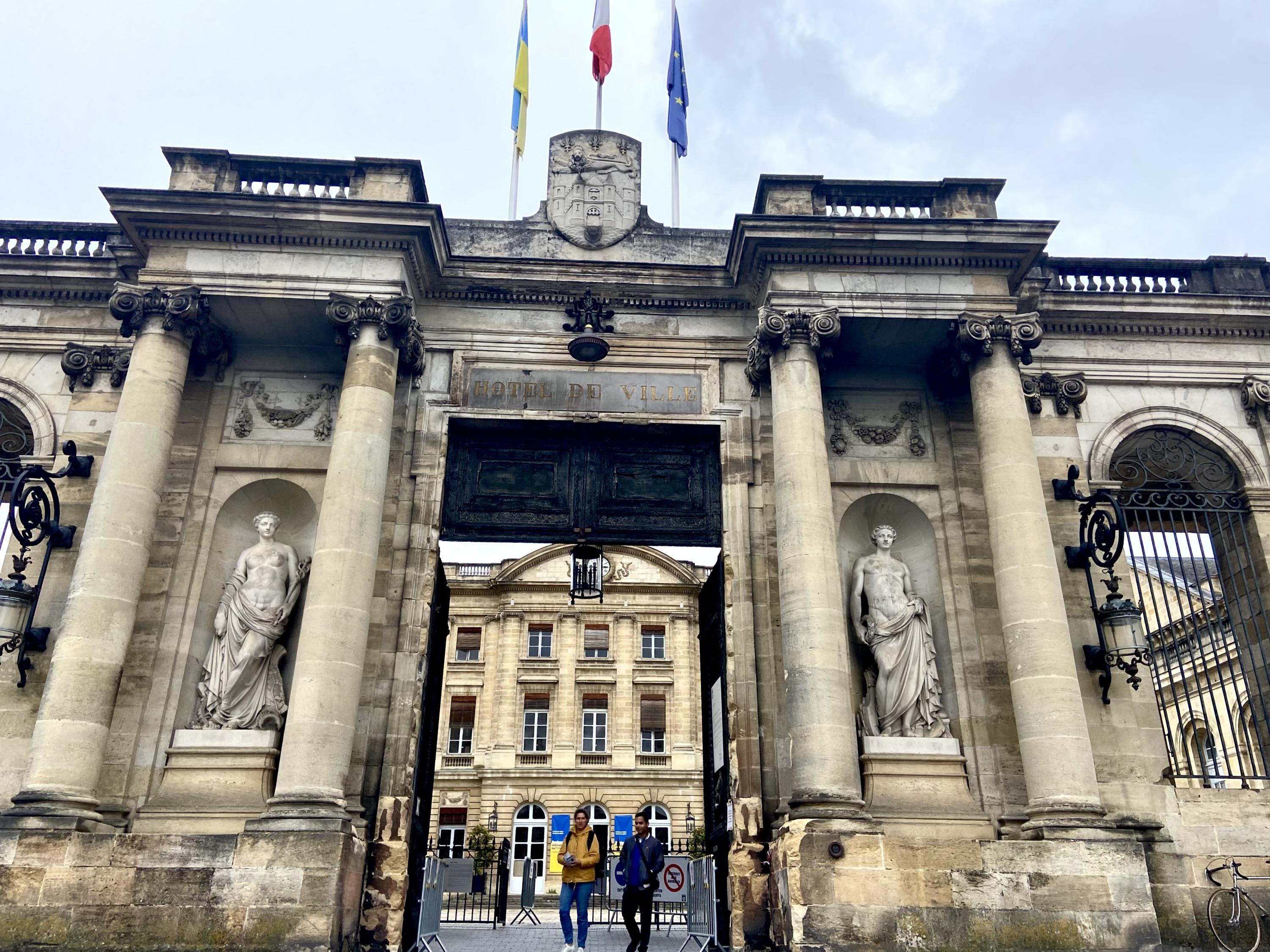 Municipales à Bordeaux : avec la multiplication des candidatures à droite et au centre, l’opposition s’enlise