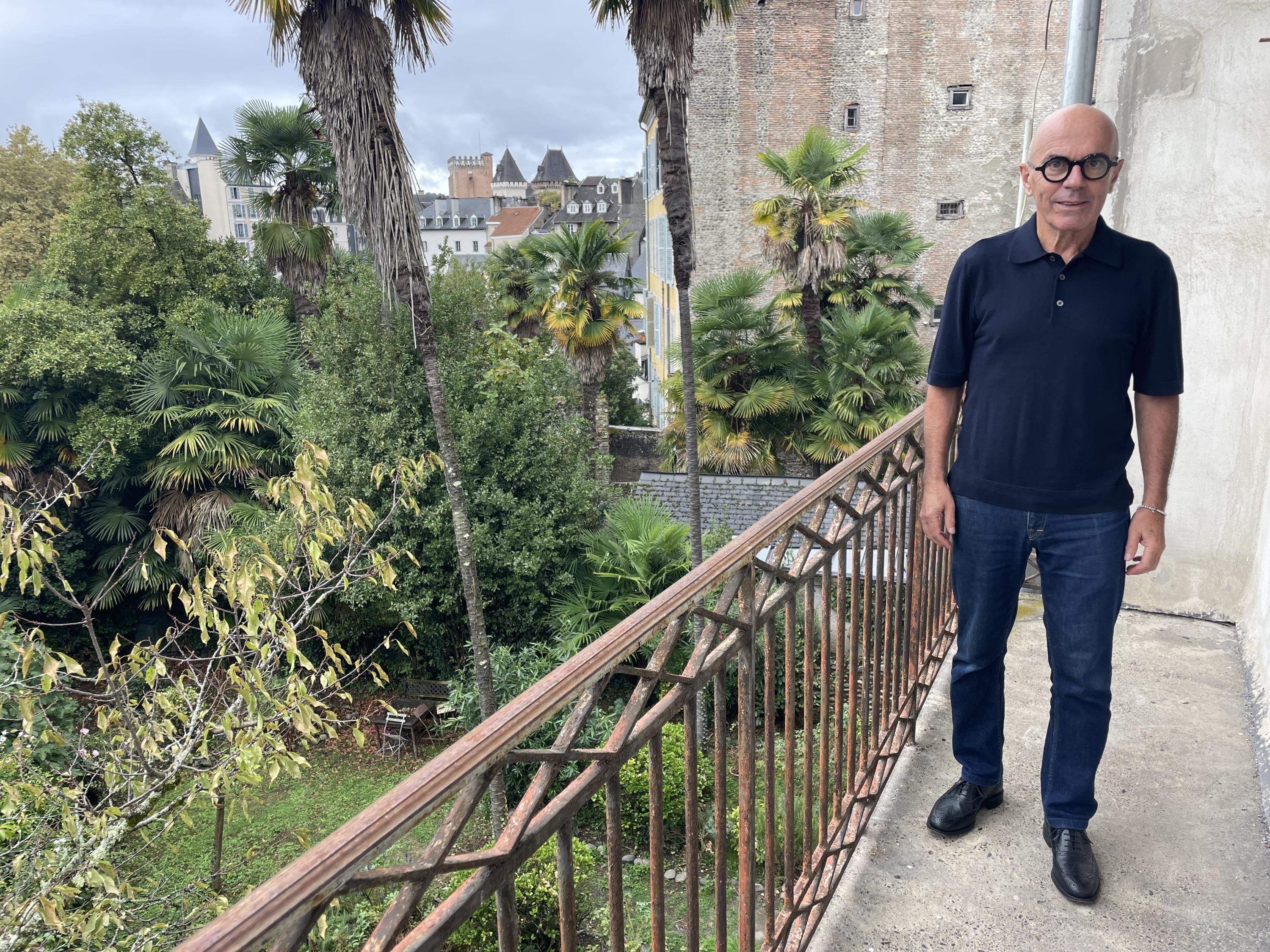 "François Bayrou potrebbe candidarsi alle elezioni locali a Pau: attesa e interesse per il ritorno del politico di spicco francese"