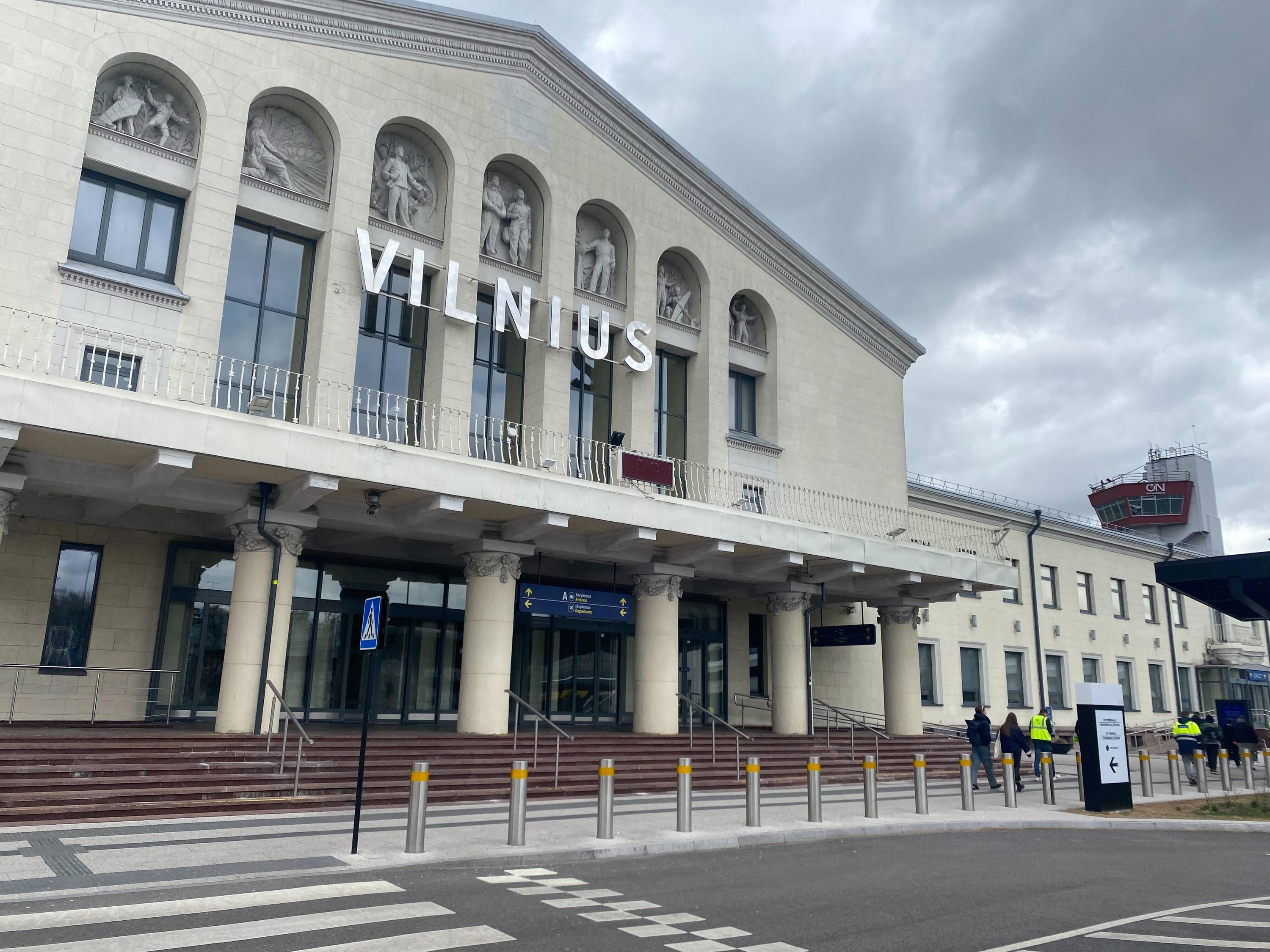 Lituanie : le président et la première ministre conduits aux abris après une alerte au drone, l’aéroport de Vilnius fermé