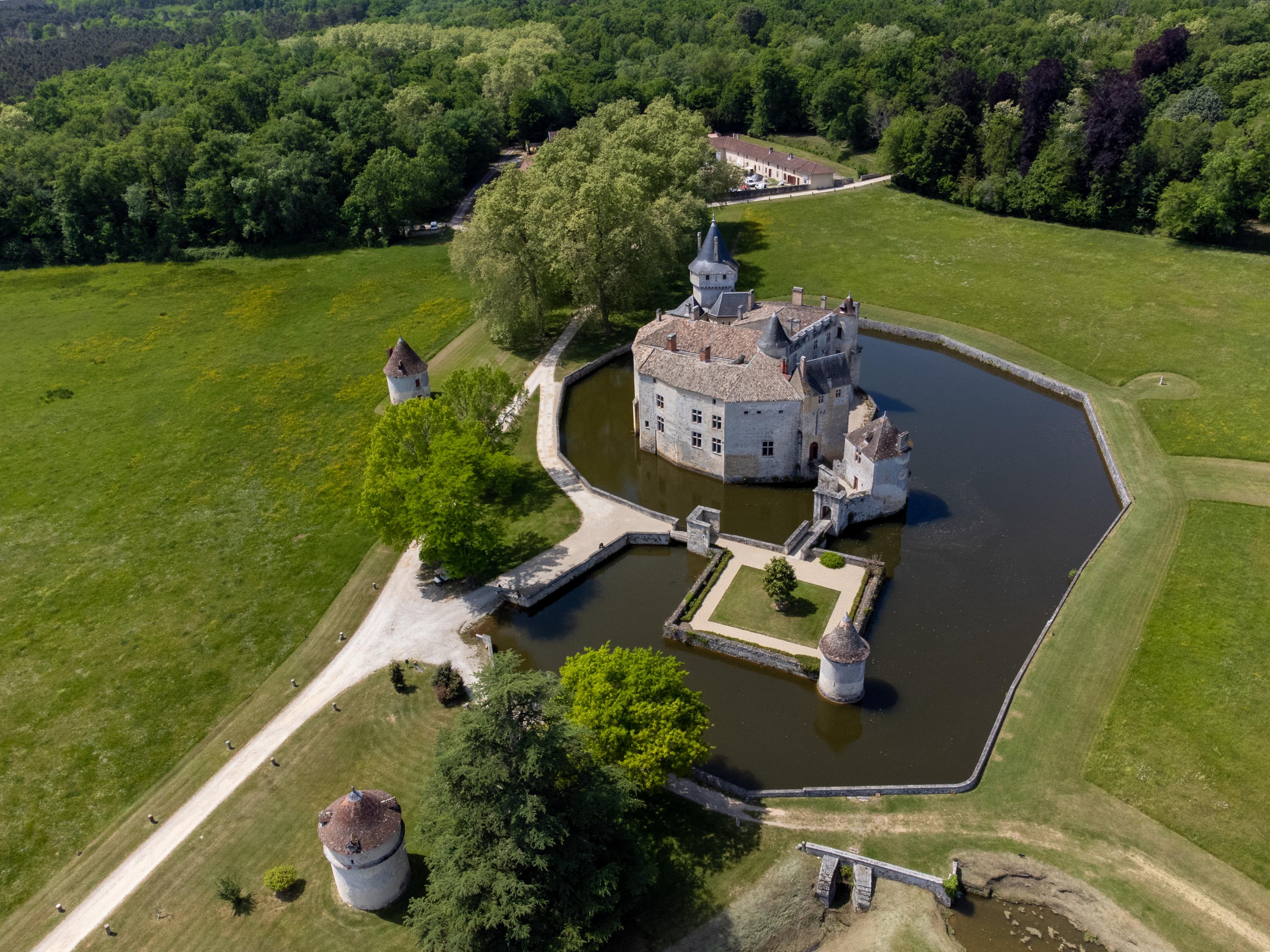 Le tournage ultrasecret d’un Disney est en cours dans un château girondin digne d’un conte de fées