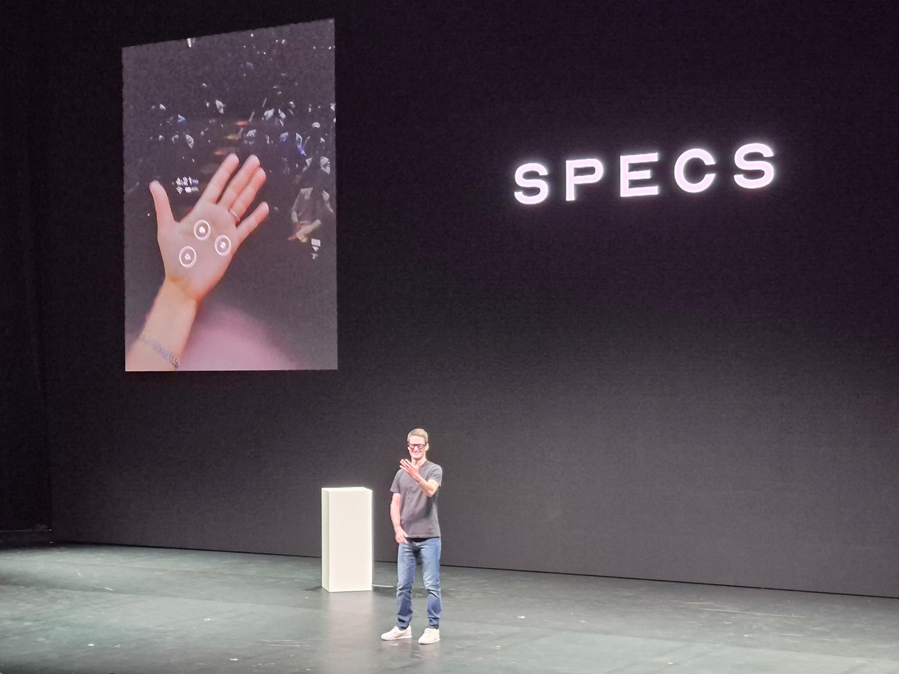 Assistant IA, shopping, vente chez Orange… Comment Evan Spiegel veut imposer ses lunettes connectées «Specs» auprès des particuliers et des entreprises