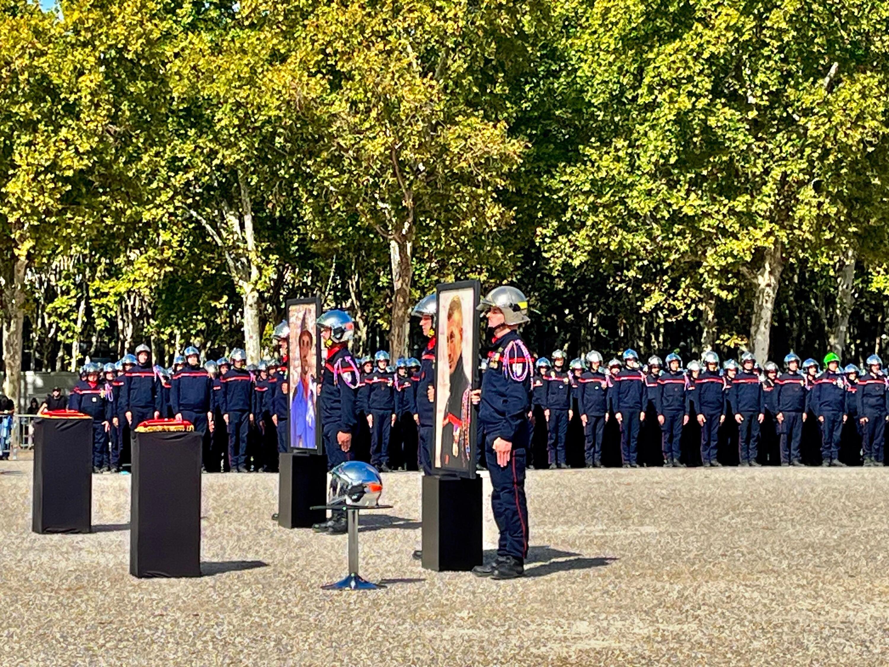 « Ça aurait pu être moi » : les pompiers morts près de l’aéroport de Bordeaux décorés de la Légion d’honneur lors d’un hommage national