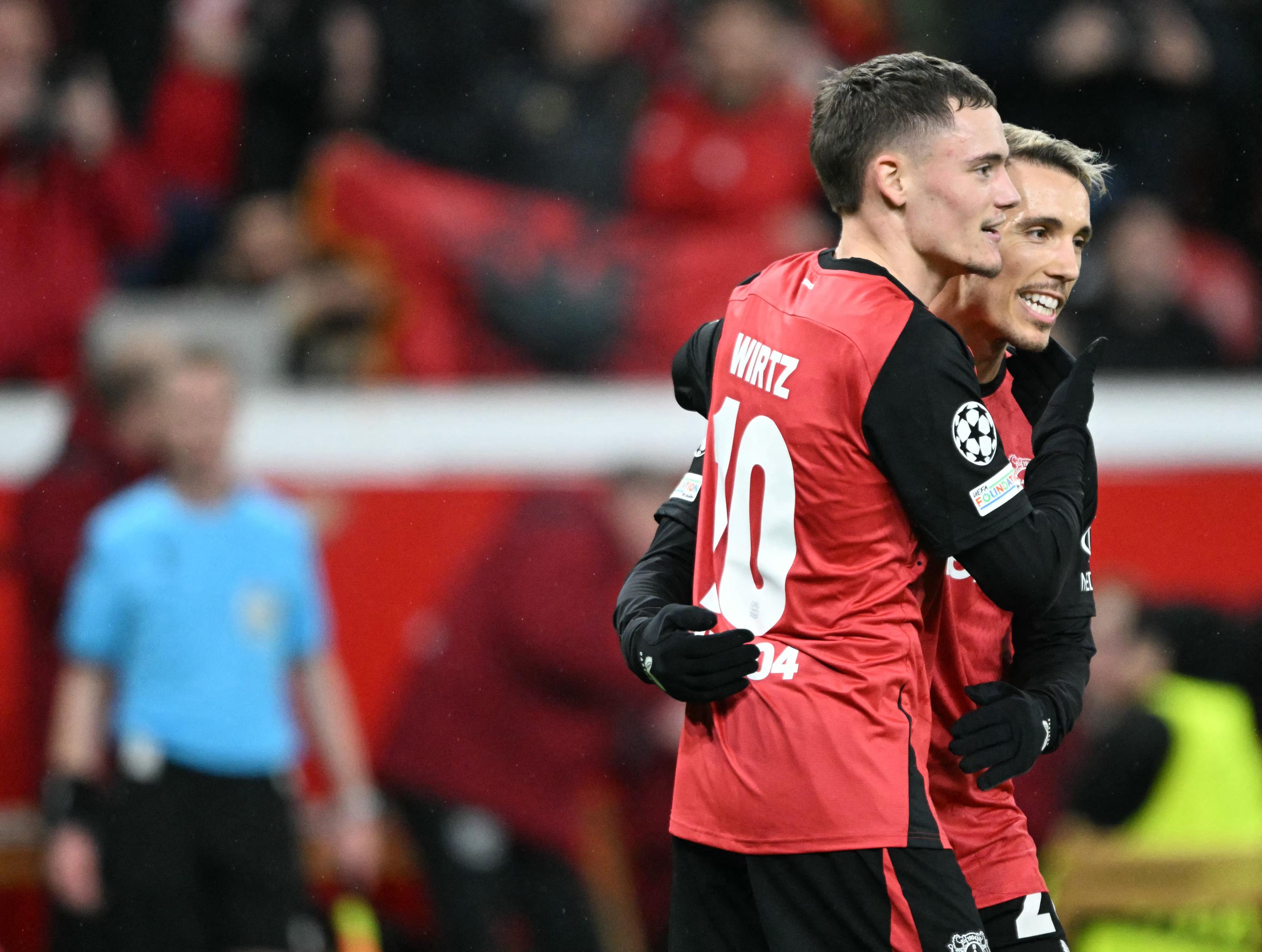 Ligue des champions : le coup-franc parfait d’Alejandro Grimaldo pour le Bayer Leverkusen