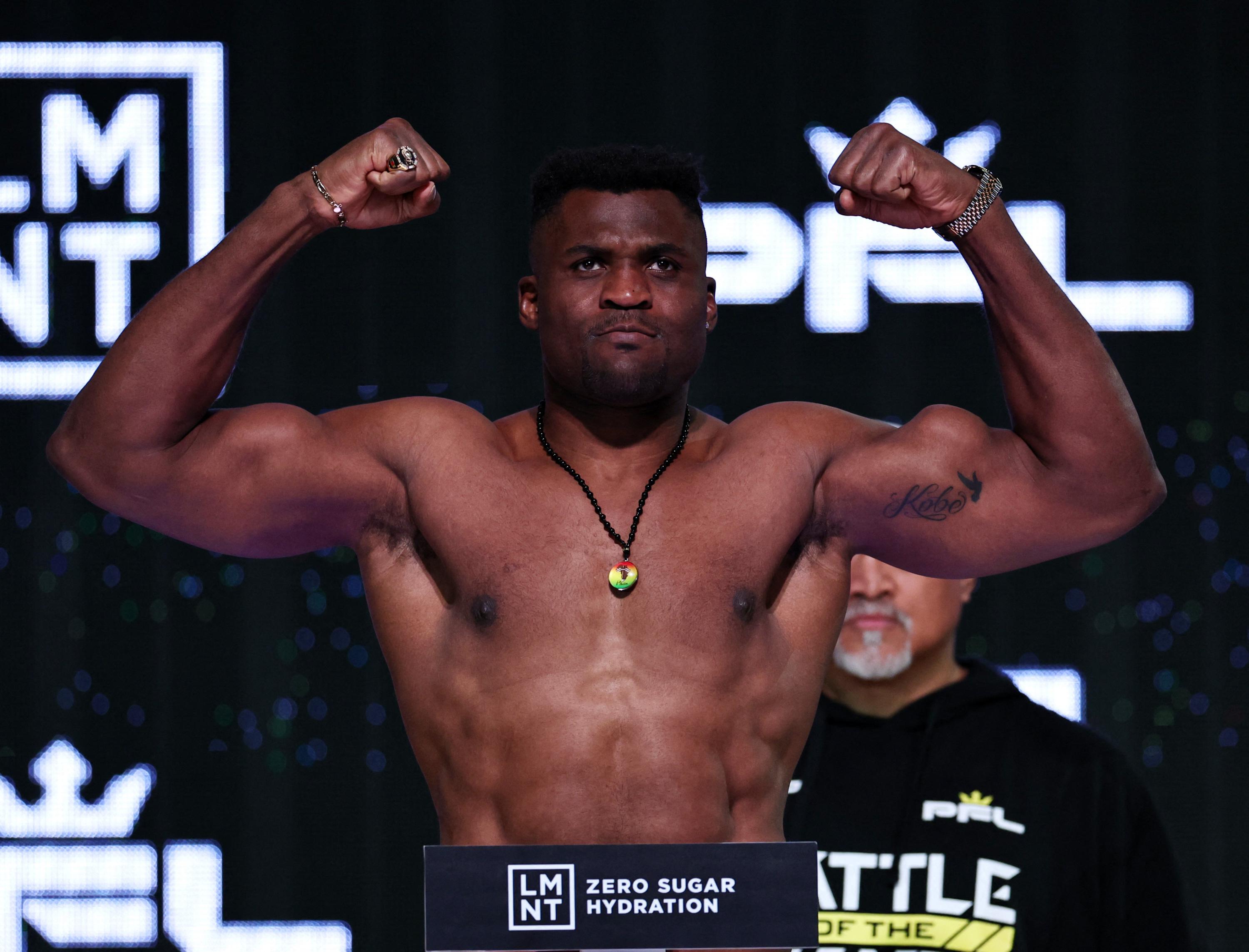 Francis Ngannou pulvérise Renan Ferreira pour son retour au MMA