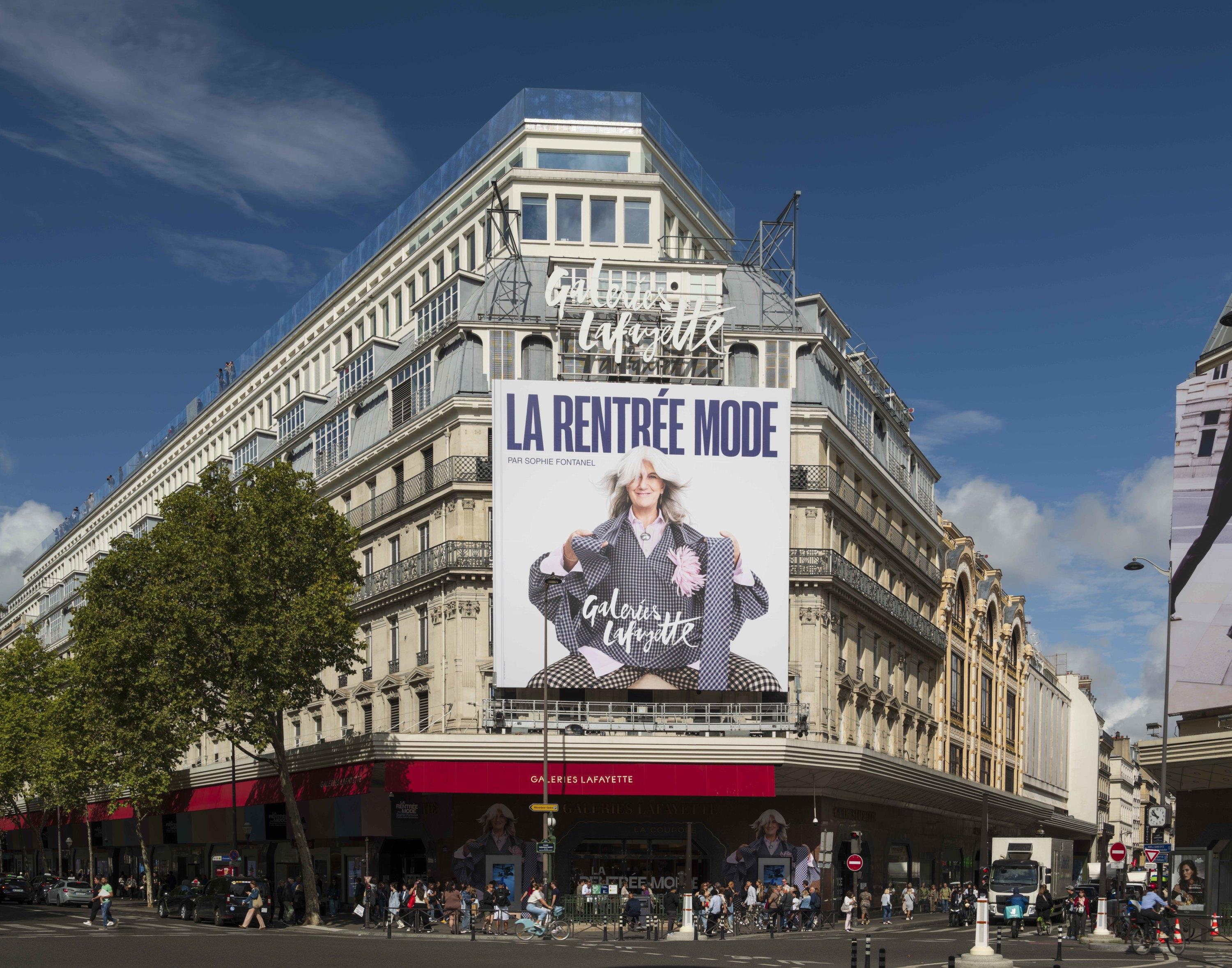 Qui est Sophie Fontanel, celle qui s’affiche en grand sur les Galeries Lafayette de France?