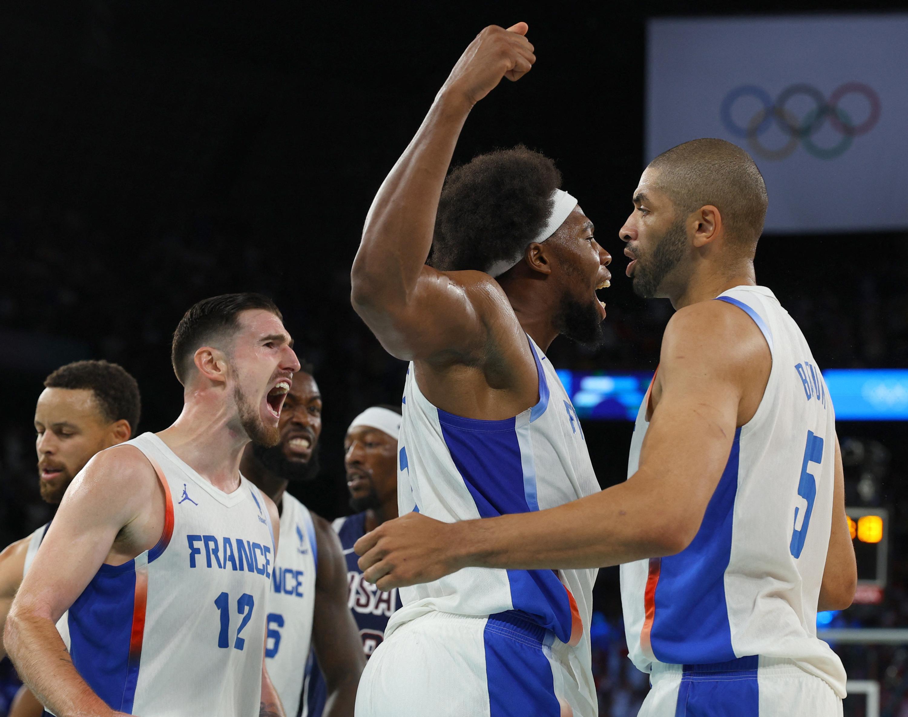 EN DIRECT - JO, Basket, France - USA : la folie à Bercy, les Bleus reviennent à trois points des Américains