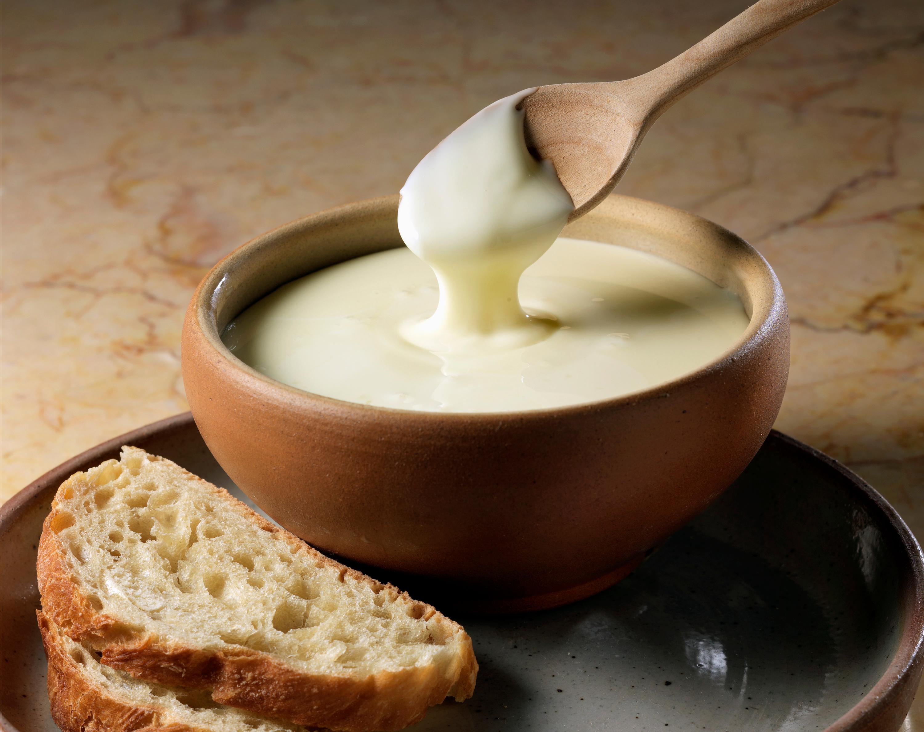 «Les ventes s’emballent» : quand la cancoillotte, un fromage franc-comtois oublié, redevient tendance grâce aux réseaux sociaux