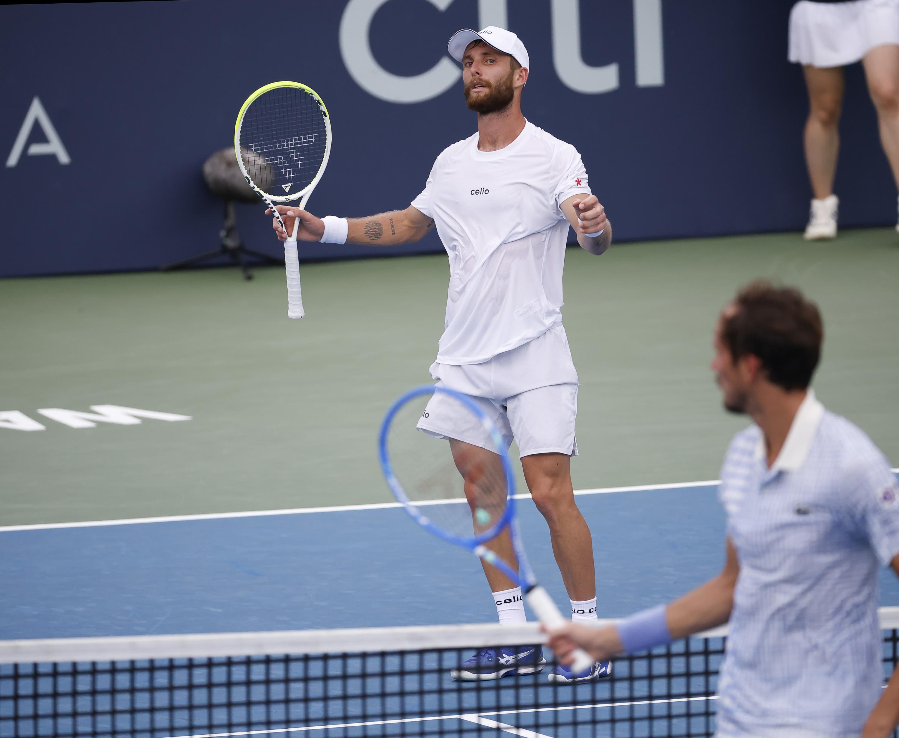 Tennis : la balle de match folle entre Moutet et Medvedev à Washington