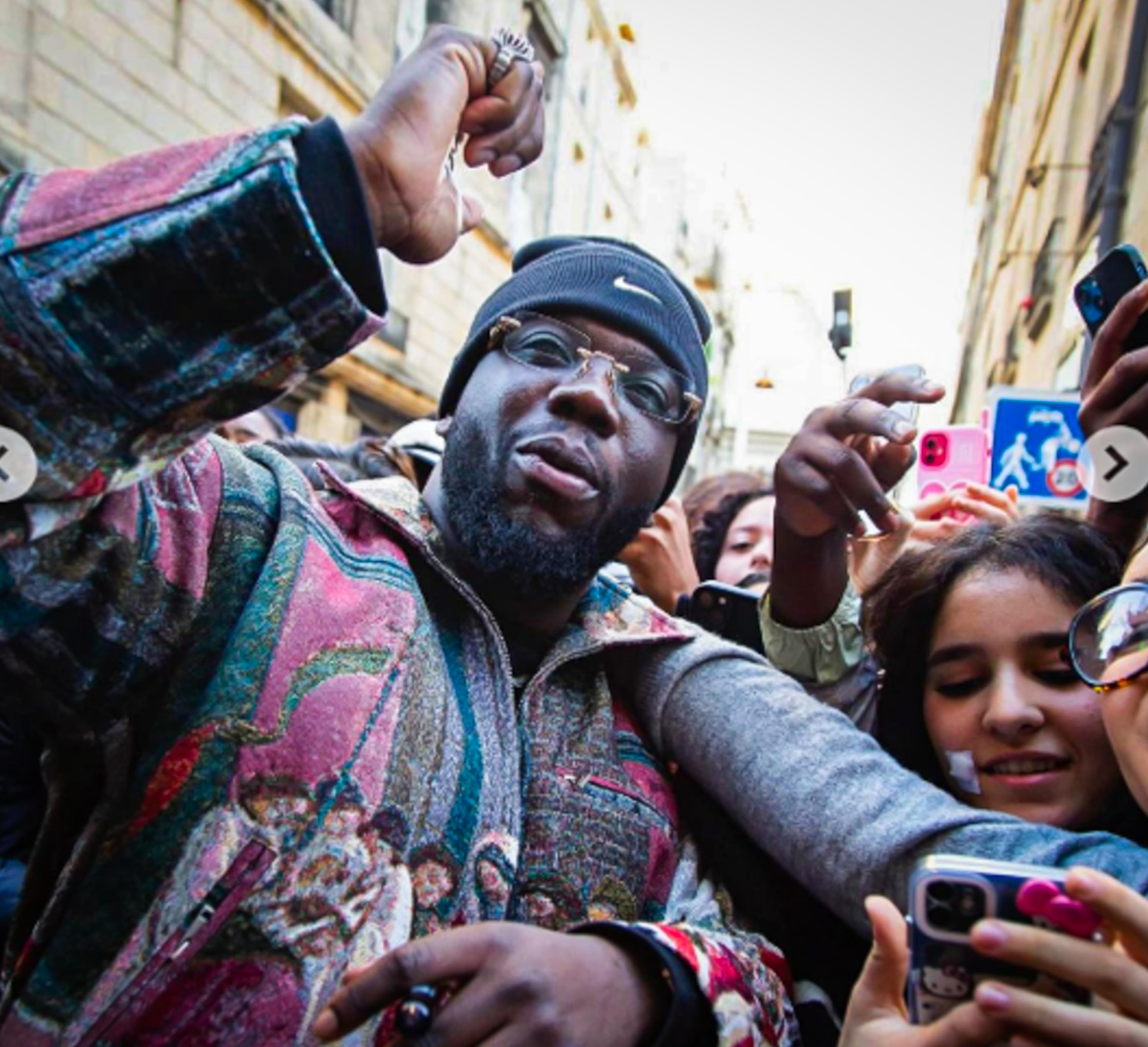 Piqûres, mouvement de foule... La venue du rappeur Dinos dans un magasin de Bordeaux sème la panique