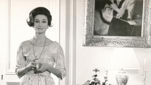 « Ils n’aimaient pas les enfants, encore moins les leurs » : Jacqueline de Ribes, de la pension au grand monde