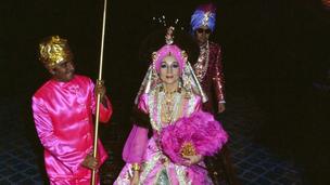 « Il est impossible d’imiter Jacqueline de Ribes » : l’ascension de la reine de Paris