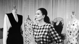 « Yves Saint Laurent et Valentino me faisaient confiance » : Jacqueline de Ribes et le « fashion business »