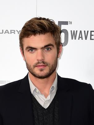 Alex Roe