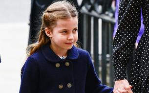 En vidéo, l'adorable réaction de la princesse Charlotte qui se sait filmée
