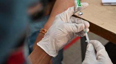Covid-19: vers une approbation accélérée des vaccins contre les variants au Royaume-Uni, au Canada et en Suisse
