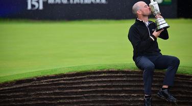 British Open : «J’ai hâte de poser mon téléphone et conduire mon nouveau tracteur», lâche le nouveau vainqueur