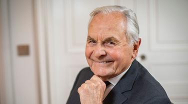 «Il faut savoir ce que veulent les gens» : les secrets de Bernard Magrez pour rester, à 89 ans, l’un des meilleurs vendeurs de vin du monde