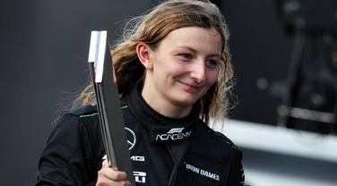 «Pocket Rocket», couvée par Mercedes, rêve de F1... 5 choses à savoir sur Doriane Pin sacrée en F1 Academy