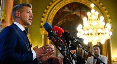 En Hongrie, Péter Magyar prend officiellement ses fonctions de premier ministre en conquérant