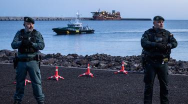 EN DIRECT - Hantavirus : le MV Hondius entre dans le port espagnol de Granadilla, les cinq Français rapatriés dès dimanche par vol sanitaire