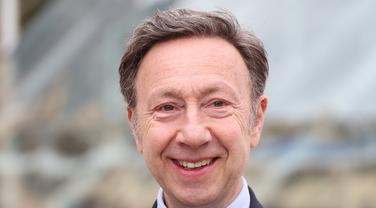 «Il fallait peut-être une chanson plus accessible» : Stéphane Bern réagit à la défaite de Monroe à l’Eurovision 2026