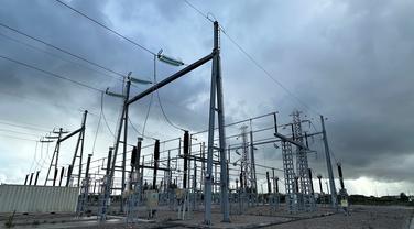 Explosions dans le Finistère, risques sur des lignes aériennes... Les réseaux électriques français durement mis à l’épreuve par la canicule