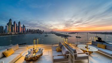 Le penthouse du Five Palm Pumeirah, le meilleur plan pour vivre la fin du jour avec un coucher de soleil tout à la fois sur la mer et sur la skyline.