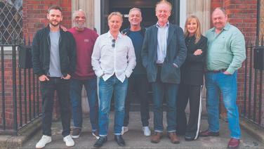 Notre critique de la série The Full Monty : les nouveaux habits de la lutte sur Disney+