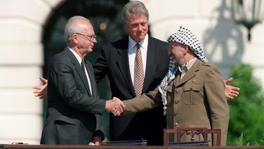 13 septembre 1993 : une poignée de main historique entre Yitzhak Rabin et Yasser Arafat