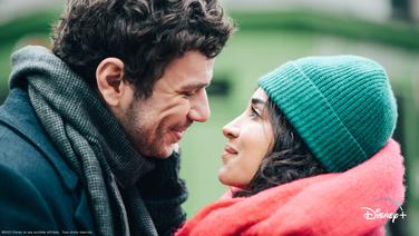 Irrésistible : que vaut la comédie romantique de Disney + avec Camélia Jordana ?