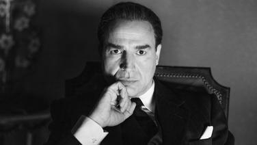 Notre critique de la série Cristobal Balenciaga : dans les plis d'une vie sur Disney +