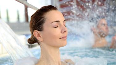 Pour la mobilité et contre la douleur : pourquoi l'eau, chaude ou froide, nous fait du bien