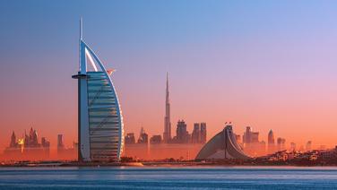 Dubaï aménage ses plages de nuit pour attirer les touristes