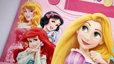 Blanche-Neige dépressive, Cendrillon asthmatique, Raiponce chauve... À quoi ressemblerait la vraie vie des princesses Disney