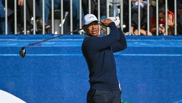 Golf : Tiger Woods aperçu en train de taper des balles lors d’un événement caritatif