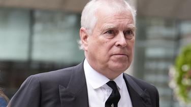 Le prince Andrew, empêtré dans des scandales, renonce à son titre royal