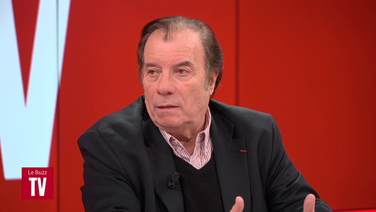 « C’est l’enfer ! » : Daniel Russo évoque les critiques de ses filles lorsqu’il joue sur scène