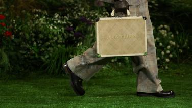 «Dans un contexte de déclassement économique, consommer du luxe est une façon de se valoriser»