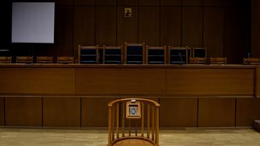 Symboles religieux dans les tribunaux grecs : «La CEDH n’a pas à s’inviter dans un débat culturel national»