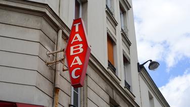 Quand la disparition des bars-tabacs nourrit le vote RN