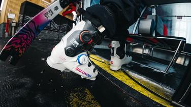 «C’est plus confortable, il faudra voir à l’usage» : Boa, ce nouveau système de serrage de chaussures qui veut (re)conquérir les skieurs