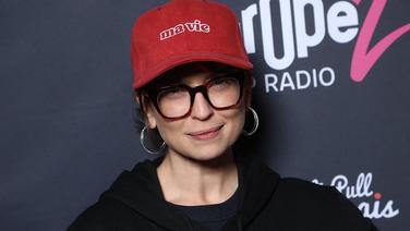 «Des faits de violence intolérables» : l’ex-compagnon de Lucie Bernardoni l’accuse de maltraitance sur leur fille