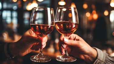 «Il a annulé le rendez-vous parce que je ne bois pas !» : l’alcool, nouveau tabou des rencontres amoureuses