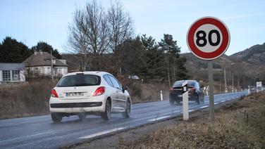 «Cela a été une véritable erreur !» : le passage au 80 km/h, un échec au coût amer