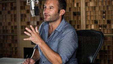 «Un moment surnaturel où j’ai eu l’impression de m’écouter moi-même» : un célèbre journaliste de radio attaque Google pour usurpation de sa voix