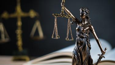 Marseille : des peines de prison prononcées contre des dockers marseillais jugés pour trafic de cigarettes